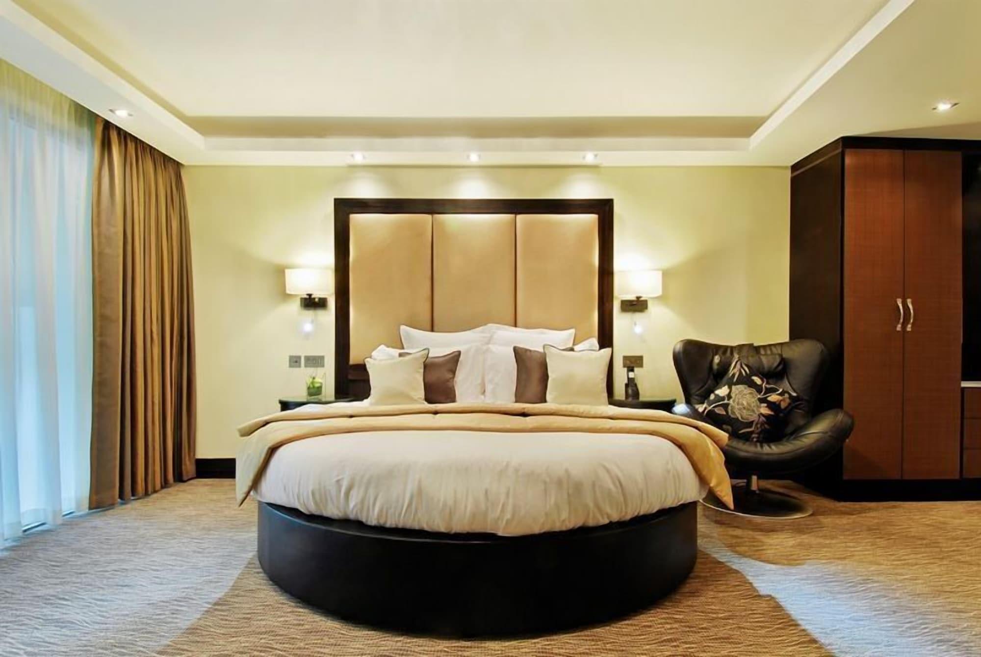Montcalm Mayfair, Autograph Collection Λονδίνο Δωμάτιο φωτογραφία A bedroom at the Taj Bengal