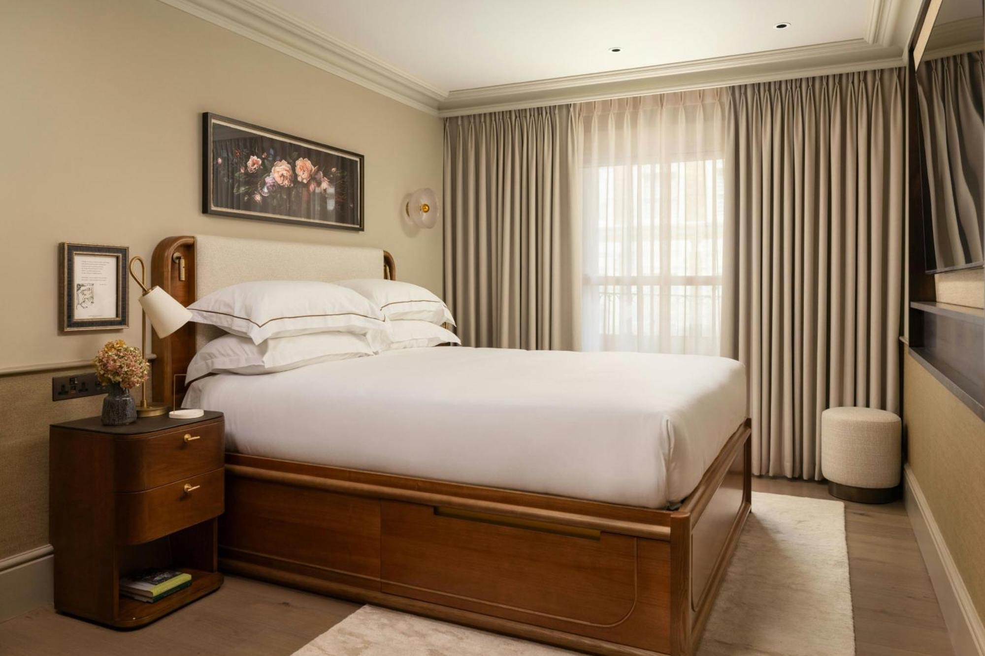Montcalm Mayfair, Autograph Collection Λονδίνο Εξωτερικό φωτογραφία A bedroom at The Ivy Collection
